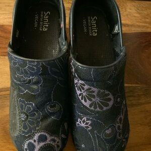 Sanita Women's Black and Purple Floral/Paisley Danish Clogs